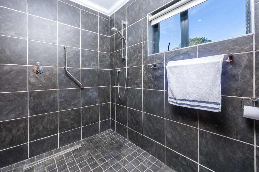 5 Bedroom Property for Sale in Aurora Western Cape